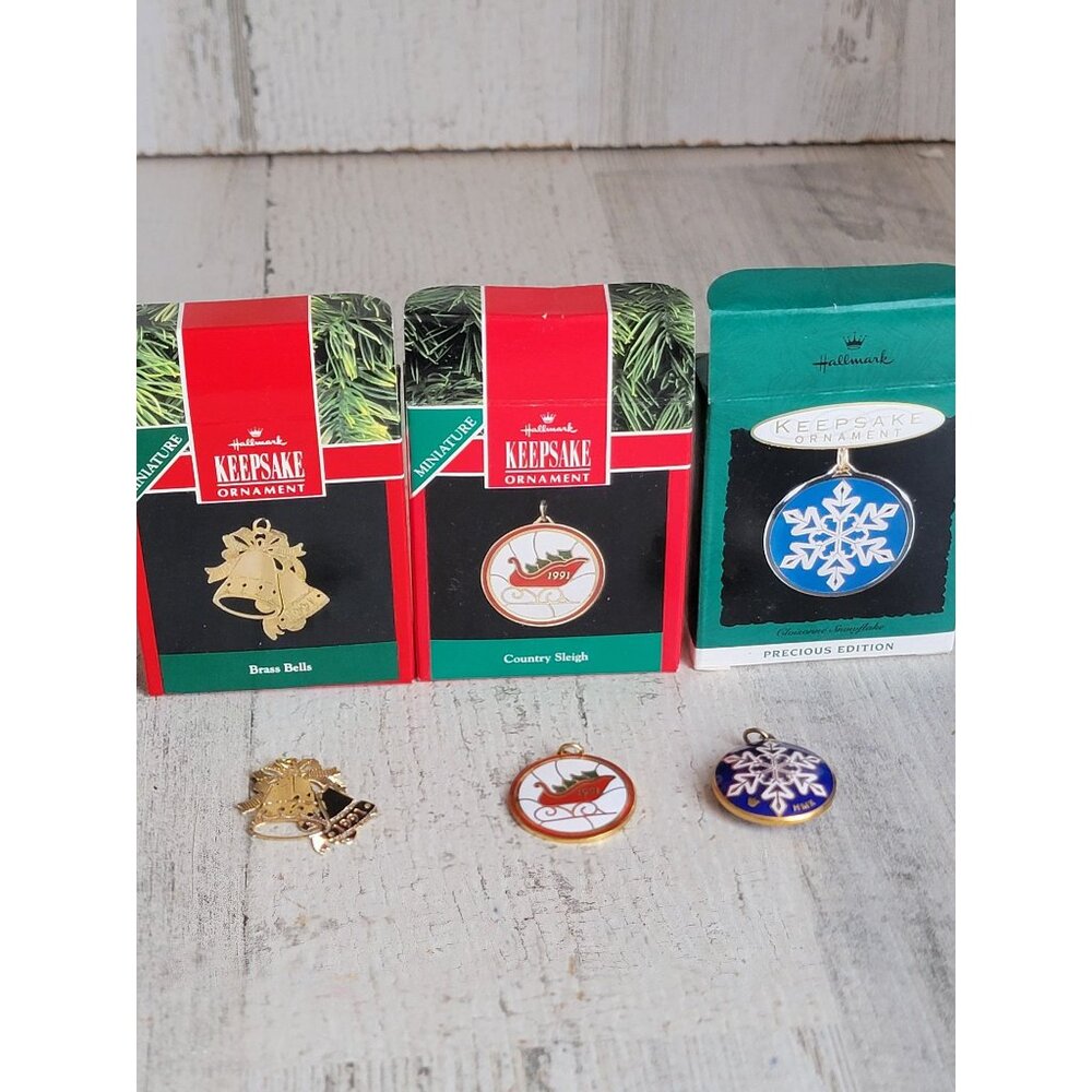 Hallmark miniature snowflake sleigh bells ornament‎ Xmas set
